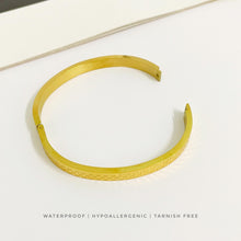 Checkered Textured Hinged Bangle Bracelet