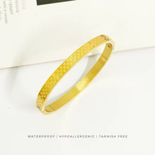 Checkered Textured Hinged Bangle Bracelet