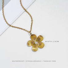 Fluer d’ Or Necklace Necklace