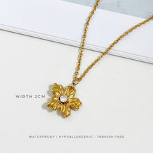 Fluer d’ Or Necklace Necklace