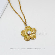 Fluer d’ Or Necklace Necklace