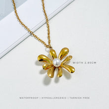 Fluer d’ Or Necklace Necklace