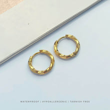 Twisted Huggie Earring Earrings